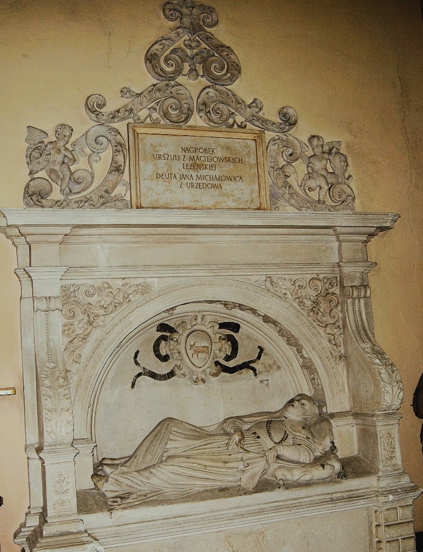 Widok ogólny złożonego pomnika Urszuli Leżeńskiej w kaplicy Miedzianków kościoła parafialnego w Brzezinach, wykonany przez Jana Michałowicza z Urzędowa