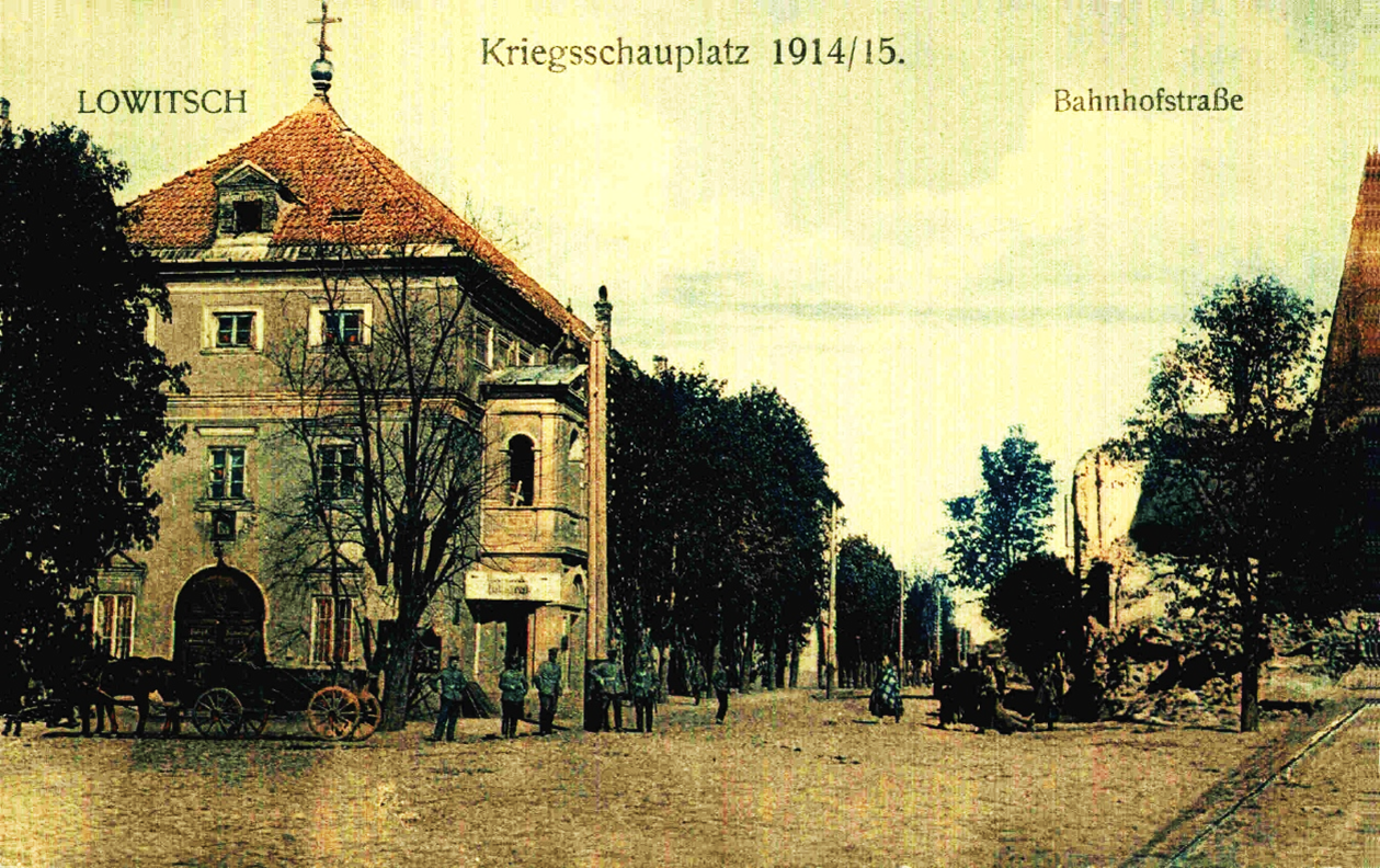 Ulica Wjazdowa (dziś 3 Maja), po zajęciu kaplicy katolickiej pw. Świętego Karola Boromeusza i zamienieniu jej przez zaborcę rosyjskiego na kaplicę prawosławną w 1886 r. Na szczycie dachu ustawiono krzyż ze skośną poprzeczką i dzwonnicę. Wykonano wejście z rynku do kaplicy.