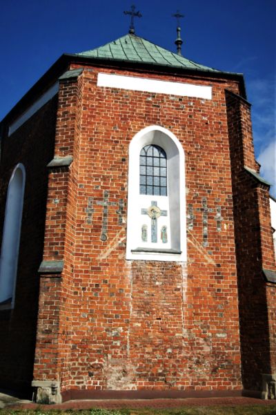 Ściana prezbiterium od strony wschodniej kościoła pw. Świętego Ducha