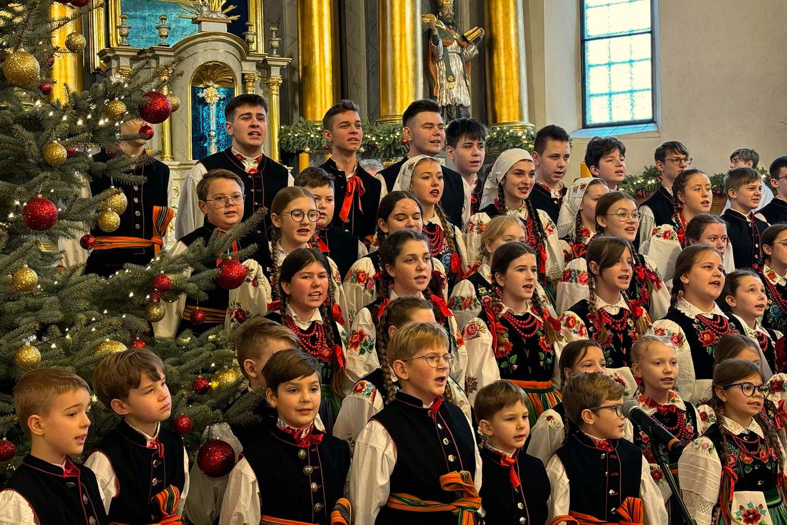 Zespół "Koderki" w kościele pw. Świętego Ducha w Łowiczu